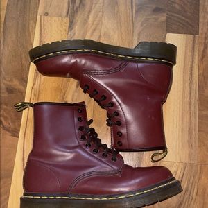 maroon doc martens women’s size 7